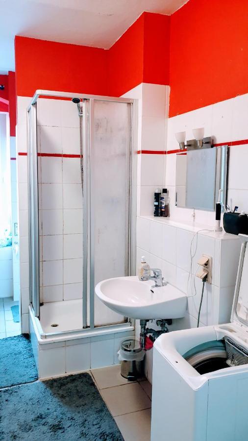 Room In City Center Halle With Shared Bathroom & Kitchen - Free Wifi, Netflix, Ipad & Ground Floor 외부 사진