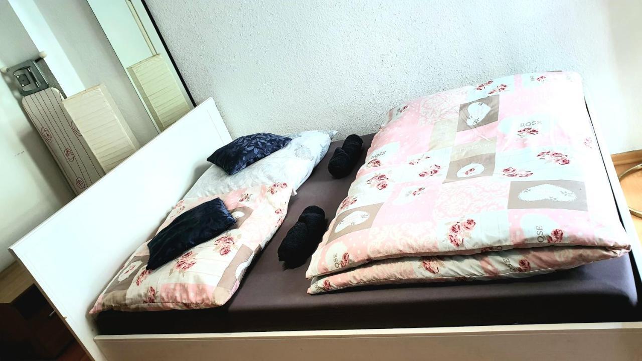 Room In City Center Halle With Shared Bathroom & Kitchen - Free Wifi, Netflix, Ipad & Ground Floor 외부 사진