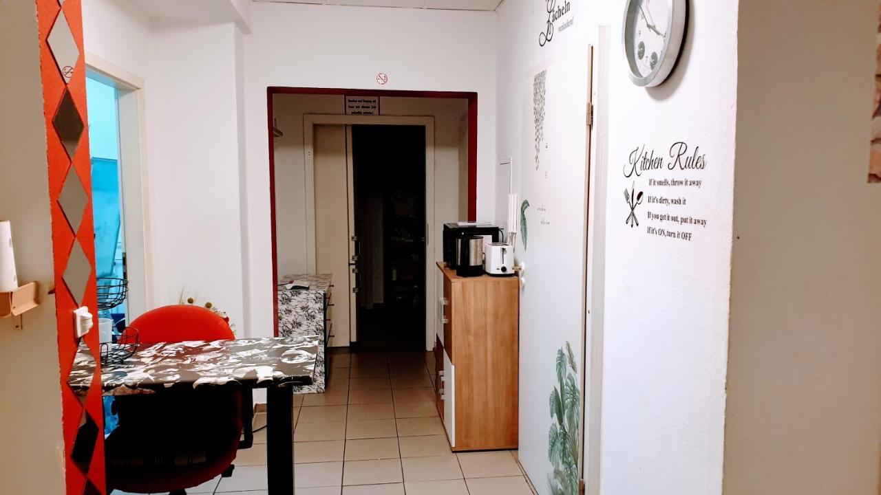 Room In City Center Halle With Shared Bathroom & Kitchen - Free Wifi, Netflix, Ipad & Ground Floor 외부 사진